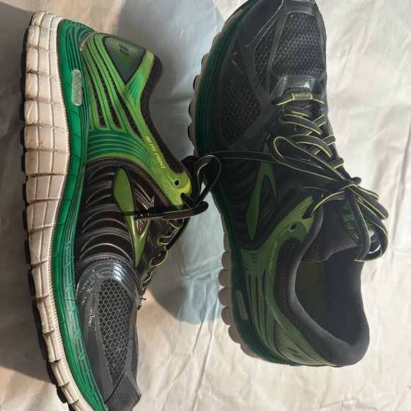 Brooks Dynamic Gray and Green Sneakers - Picture 3 of 14